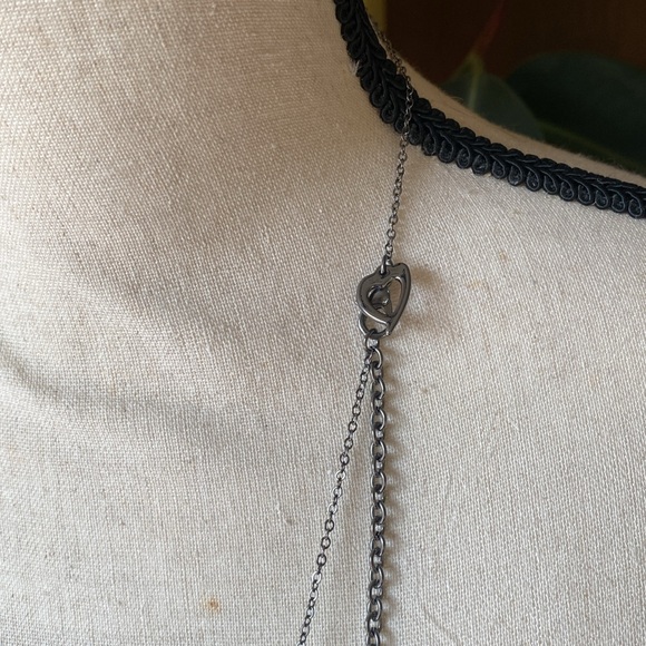 Fun, flirty, sparkly tower of lips, long necklace - Picture 4 of 7